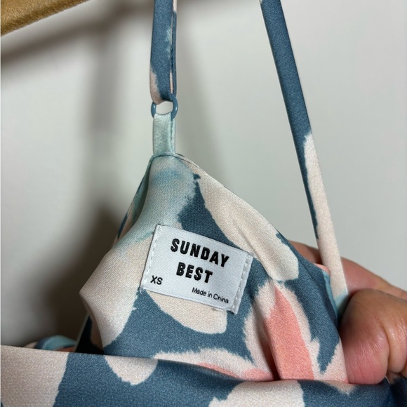 Sundays best Aritzia silky floral top size xsmall 150 - Picture 2 of 4